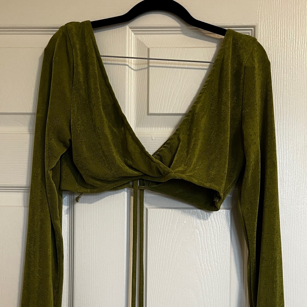 Long sleeve crop top